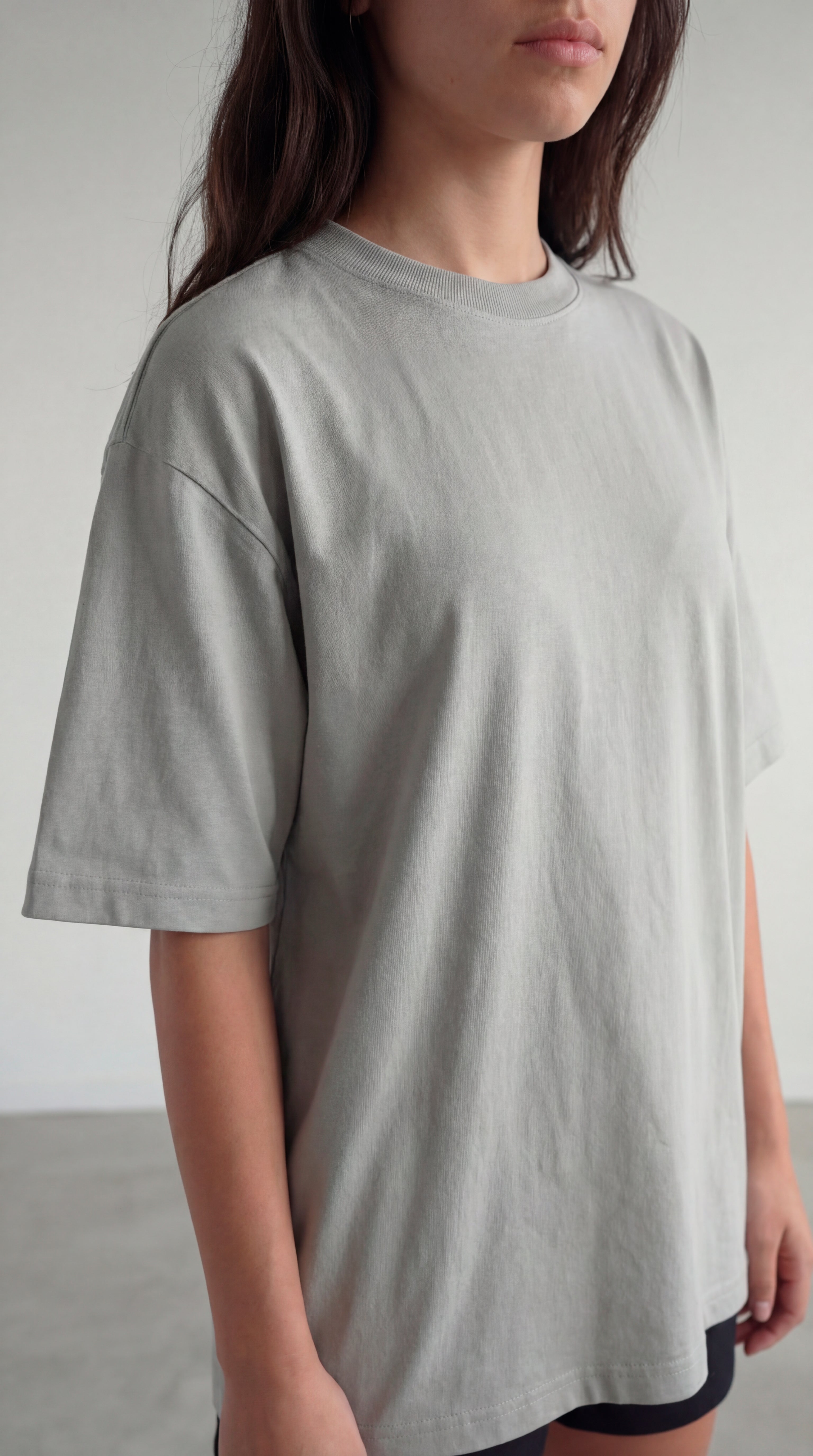 CAMISETA OVERSIZE GRIS 250 GRAMOS.